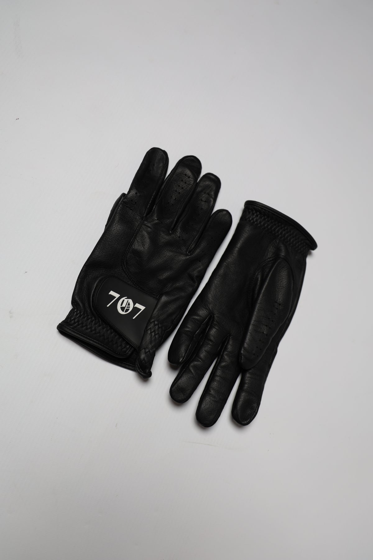 BLACKOUT LEATHER GLOVES
